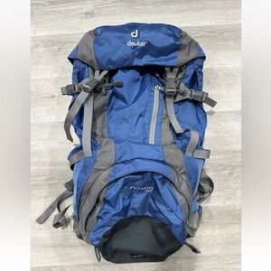 BG27 Deuter Futura 32 Hiking Backpack With Rain Cover, Blue/Gray